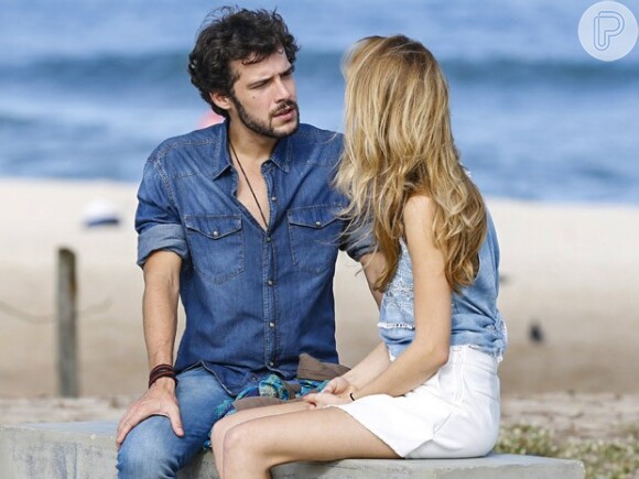 Pedro (Jayme Matarazzo) escolhe ficar com Taís (Maria Flor) e por isso termina com Júlia (Isabelle Drummond), em 'Sete Vidas'