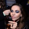 Em Tomorrowland, Tainá Müller aproveita stand de maquiagem durante evento