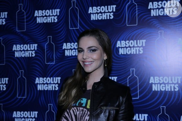 Tainá Müller se diverte em festival Tomorrowland, na primeira edição do evento, que acontece em Itu, no interior de São Paulo