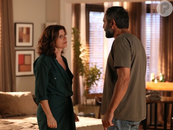 Miguel (Domingos Montagner) quer reatar, mas Lígia (Débora Bloch) pede que ele se afaste dela, em 'Sete Vidas'