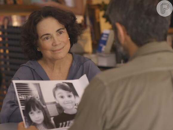 Esther (Regina Duarta) conversa com Miguel (Domingos Montagner) sobre Lígia (Débora Bloch), em 'Sete Vidas'