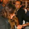 Mulher de Ian Somerhalder, Nikki Reed, é clicada saindo de restaurante no Rio após jantar com o marido