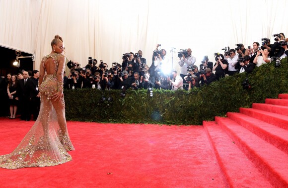 Beyoncé atraiu os holofotes com seu look ousado no Met Gala 2015