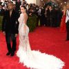 Kim Kardashian desfilou o primeiro modelito criado por Peter Dundas à frente da grife Roberto Cavalli
