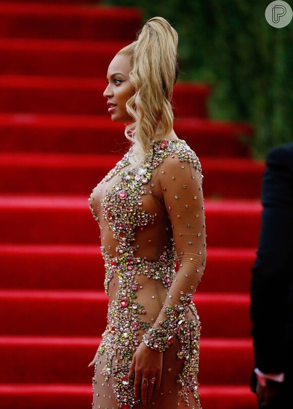 Beyoncé brilhou no Met Gala 2015 com seu modelito supertransparente