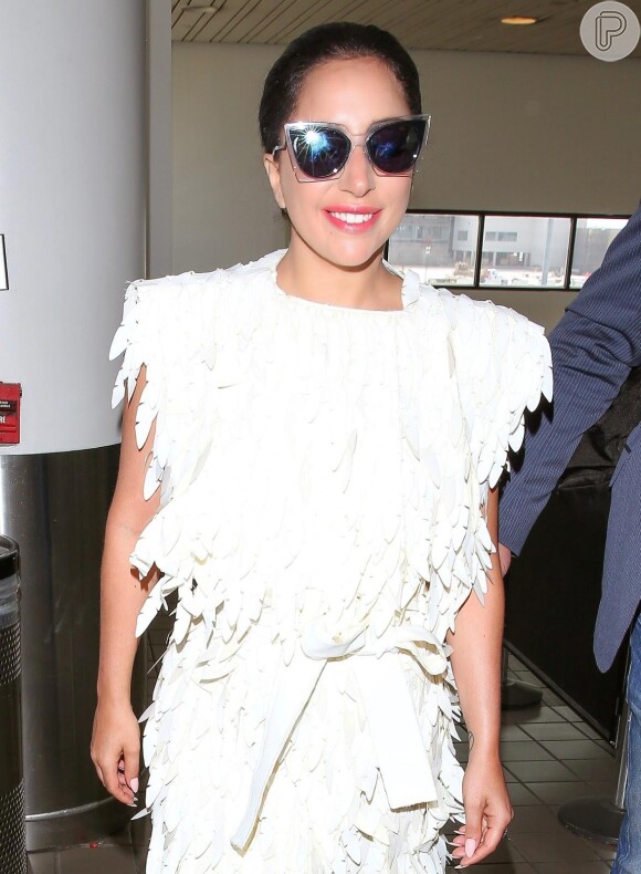 Lady Gaga usa look de R$ 2.500 da estilista brasileira Lenny Niemeyer em NY na terça-feira, 5 de maio de 2015