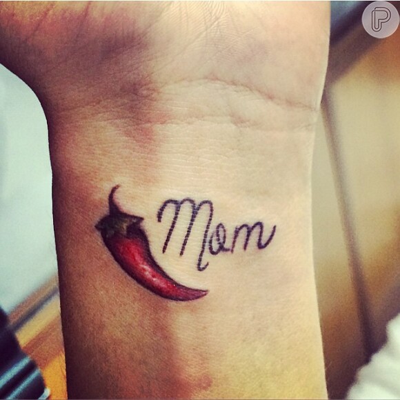 Talita Araújo, do 'BBB15', tatuou uma pimenta no pulso em homenagem à mãe