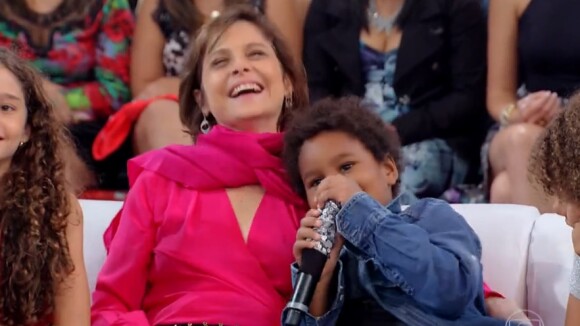 Drica Moraes leva filho ao programa 'Esquenta' e se derrete: 'Pretinho lindo'