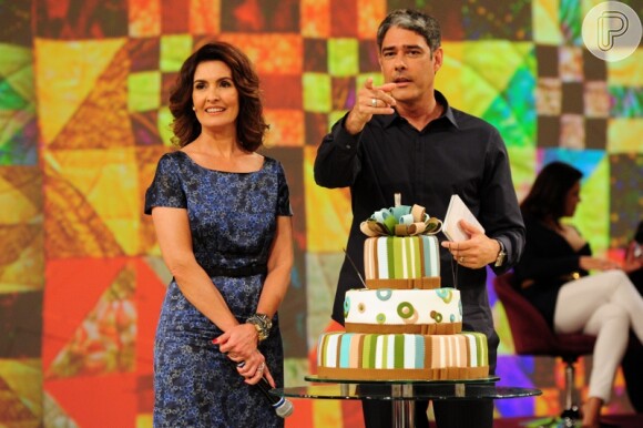Na época, Fátima Bernardes também ganhou um bolo pelos seus 49 anos de idade comemorados no 'Encontro' na companhia do marido, William Bonner