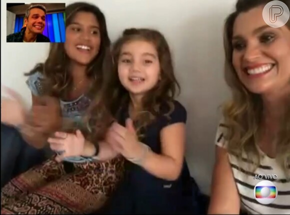Flávia Alessandra e as filhas, Giulia e Olivia, cantam parabéns para Otaviano Costa ao vivo durante o 'Vídeo Show', nesta quarta-feira, 13 de maio de 2015