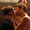 Marizete (Bruna Marquezine) e Benjamin (Maurício Destri) se beijaram dentro do elevador, mas o vídeo acaba sendo exibido em uma reunião importante, na novela 'I Love Paraisópolis'