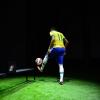 Neymar mostra habilidade com a bola