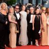 Emma Stone posa ao lado do restante do elenco de 'Irrational Man' e do diretor do filme, Woody Allen no terceiro dia do Festival de Cannes