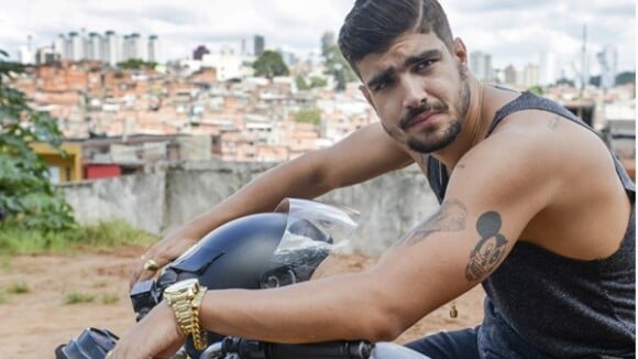 Caio Castro recebe críticas de moradores de Paraisópolis por atuação em novela