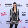 Kendall Jenner apostou em look comportado para o Billboard Music Awards 2015, em 17 de maio de 2015