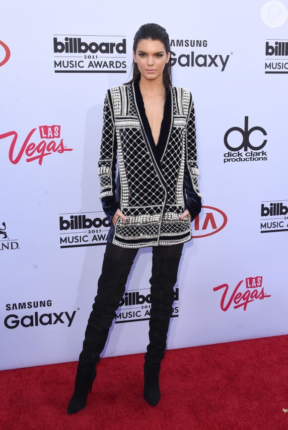 Kendall Jenner apostou em look comportado para o Billboard Music Awards 2015, em 17 de maio de 2015