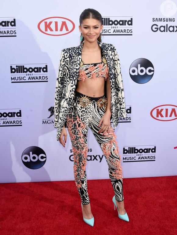 A cantora Zendaya deixou a barriga à mostra no Billboard Music Awards 2015, em 17 de maio de 2015