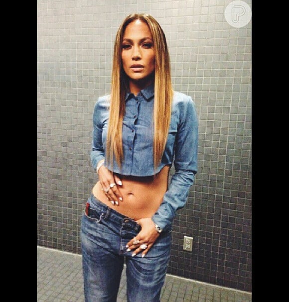 Jennifer Lopez costuma exibir sua boa forma nas redes sociais