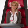 Christina Aguilera fez uma série de imitações para o canal do YouTube do programa 'The Voice'. Em uma das paródias, ela imita a cantora Britney Spears