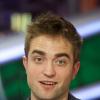 Amigos de Robert Pattinson negam que ator esteja namorando Katty Perry