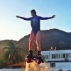 Aline, do 'BBB15', posta foto 'voando' sobre água e fãs elogiam: 'Maravilhosa'
