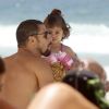 Cauã é companhia constante de Sofia em passeios e adora levar a pequena para se divertir ao lado dele na praia