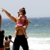 Cauã é companhia constante de Sofia em passeios e adora levar a pequena para se divertir ao lado dele na praia