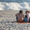 Regiane Alves vai à praia com o filho, João Gabriel, e o marido, João Gomez, no Rio