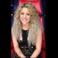 Shakira grava vídeo para Xuxa, exibido no telão da festa de 50 anos da loira