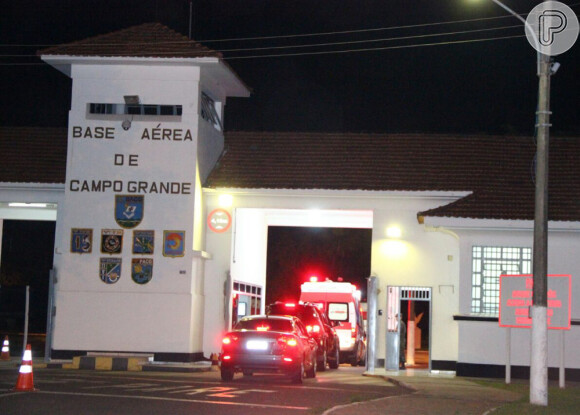 Angélica e Luciano Huck seguiram para a Base Aérea de Campo Grande, por volta de 19h, de onde pegariam um jatinho com UTI móvel para São Paulo