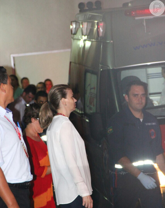 Angélica e Luciano Huck deixaram a Santa Casa de Mato Grosso do Sul em ambulâncias separadas