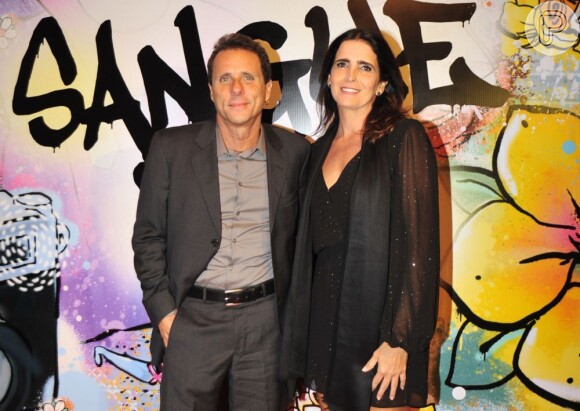 Malu Mader posa com o marido, Tony Bellotto, na festa de lançamento da novela 'Sangue Bom'