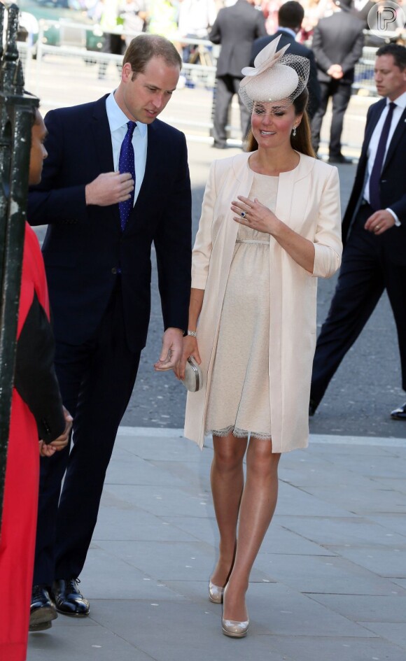 Kate Middleton, grávida, e o Príncipe William chegam à Abadia de Wesminster