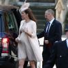 Kate Middleton exibe barriguinha arredondada em função da gravidez