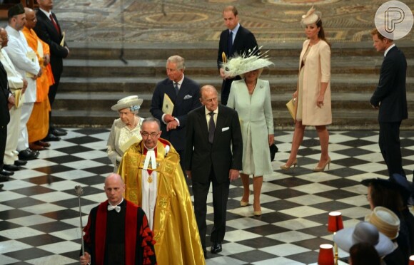 A Família Real faz a sua entrada na igreja