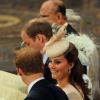 Kate Middleton conversa com o Príncipe Harry