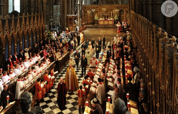 A Família Real entra na Abadia de Wesminster, em Londres, para a cerimônia religiosa de comemoração dos 60 anos de coroação da Rainha Elizabeth II