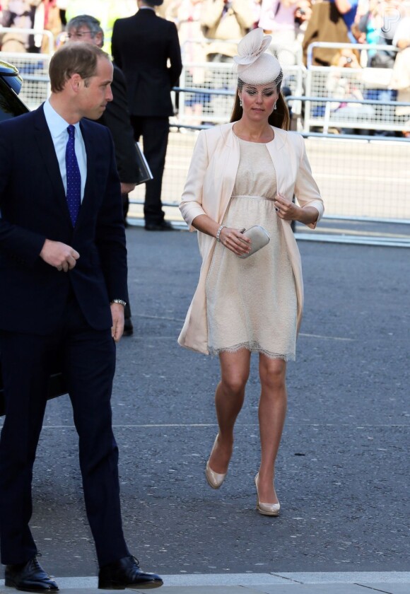 Kate Middleton acompanha o Príncipe Harry na cerimônia religiosa de comemoração dos 60 anos de coroação da Rainha Elizabeth II