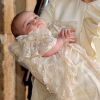 Charlotte Elizabeth Diana usará a mesma roupa usada pelo irmão, príncipe George, no batismo. Trata-se de uma tradição da família real, repetida há 172 anos