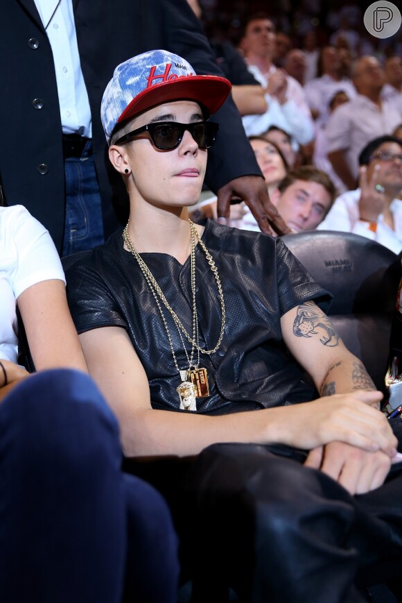 Justin Bieber fez questão de tratamento VIP durante uma partida de basquete em Miami, segundo informações do site 'Daily Mail', nesta quarta-feira, 5 de junho de 2013
