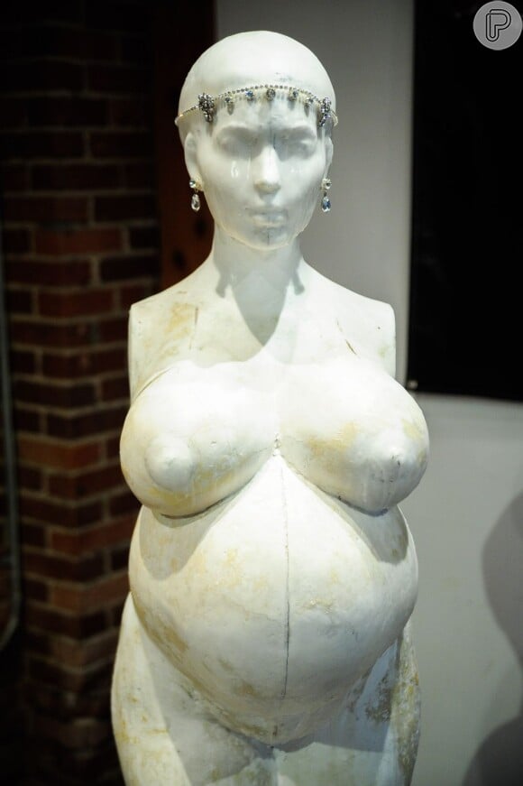 Daniel Edwards intitulou a escultura de Kim Kardashian de L.A. Fertility