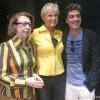 Xuxa posa ao lado de Fernanda Montenegro e Junno Andrade, durante a homenagem à Marieta Severo, para o 'TV Xuxa'
