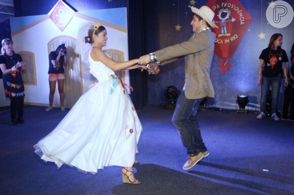 Sophie Charlotte e Daniel Rocha dançam quadrilha no 'Roça in Rio'