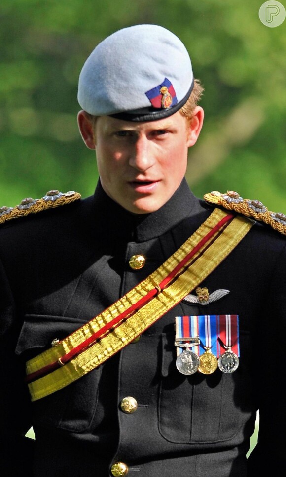 Príncipe Harry ajudou um ex-soldado britânico gay, que sofria com ataques homofóbicos no Canadá, em 2008. O soldado agradeceu ao principe em seu livro, segundo informações do site 'Daily Mail' nesta segunda-feira, 10 de junho de 2013