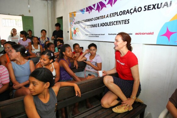 Julia Lemmertz visitou comunidade do Passarinho, em Pernambuco, nesta terça-feira, 11 de junho de 2013