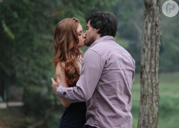 Thales (Ricardo Tozzi) beija Nicole (Marina Ruy Barbosa) em 'Amor à Vida', em 24 de junho de 2014