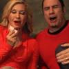 John Travolta e Olivia Newton-John cantam juntos no clipe da canção 'I think you might like it', do álbum 'This christmas'