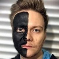Michel Teló e Mariano pintam rosto de preto e são acusados de racismo na web
