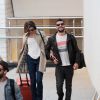 Sophie Charlotte e Daniel de Oliveira apostaram em óculos escuros para o desembarque no aeroporto de Congonhas, em São Paulo, nesta sexta-feira, 10 de julho de 2015