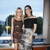 A atriz e a blogueira posam lado a lado em evento da Stella Artois